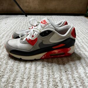 Nike Air Max 90 Red & White Size 9